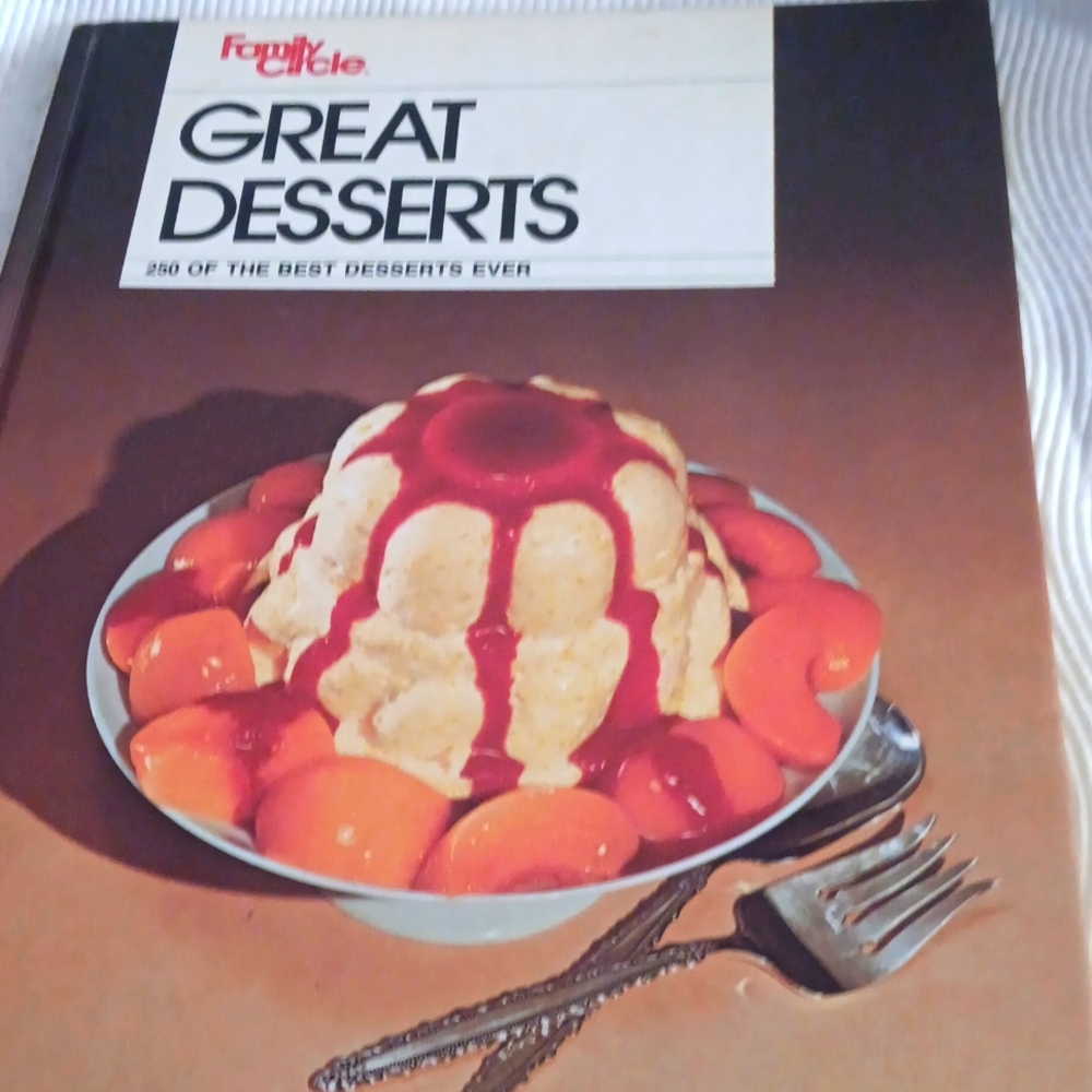 Cookbook - Vintage 1974 - Family Circle  Hardcover